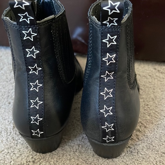 Steve Madden chandler ankle boot. Like new , Leather boot. Size 6. Black - Picture 4 of 5